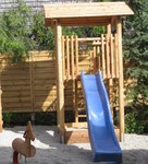 Kinderschaukel mit Spielturm und Rutsche Holz